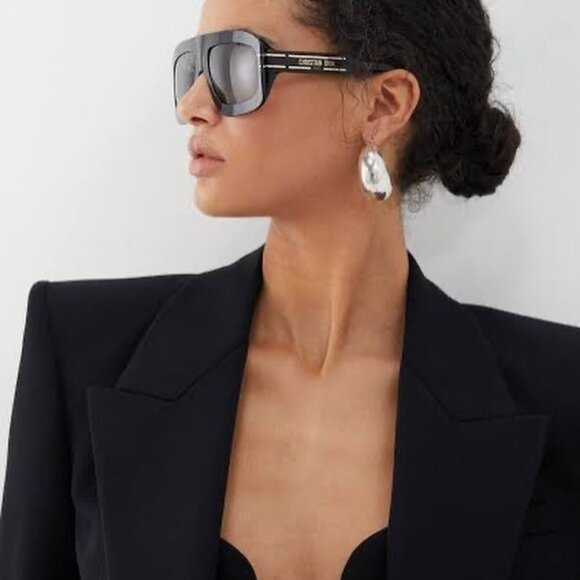 Final Price! Dior DIORSIGNATURE M1U 20B0 Sunglasses - Picture 3 of 10